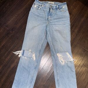 Abercrombie Ultra High Rise Straight Jean Curve Love Size 6 short